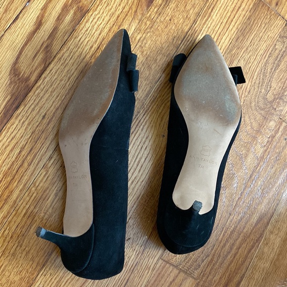 Ann Taylor Reese Bow Kitten Heel 7 - Picture 5 of 6